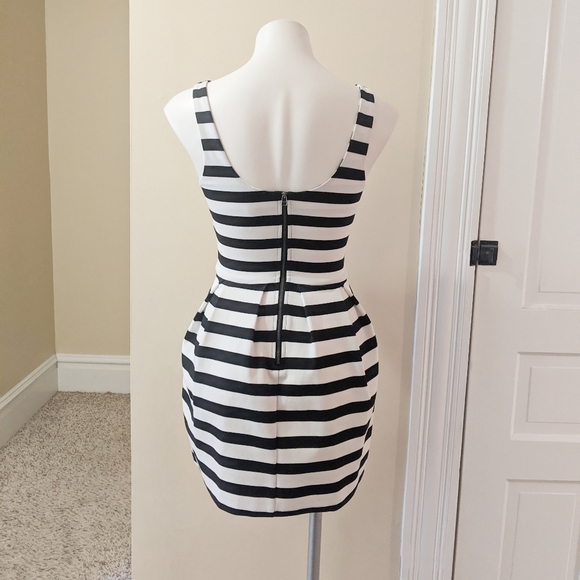 💘Bethany Mota black and white fit and flare dress - Picture 3 of 9